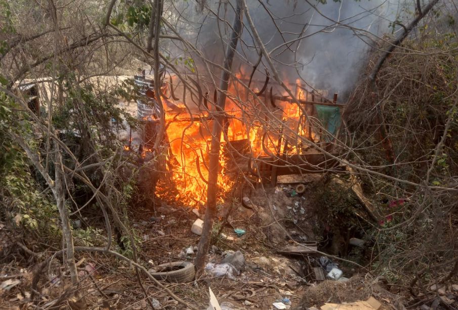 (VIDEO) Incendio arrasa con choza en Bosques del Progreso, Puerto Vallarta