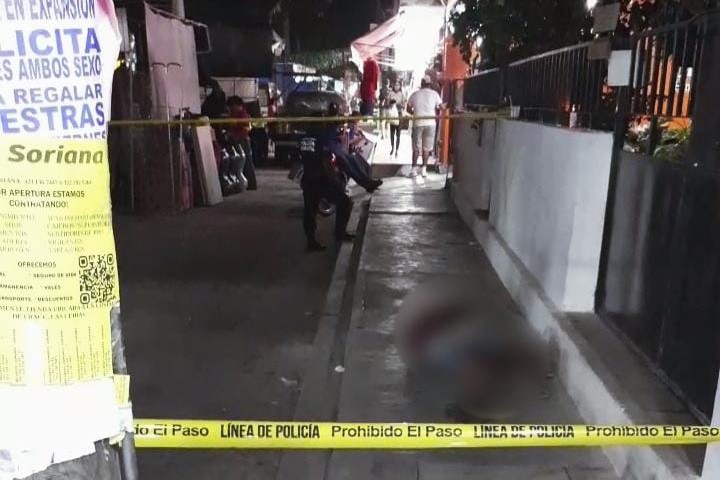 Indigente muere en una banqueta del centro de San José del Valle