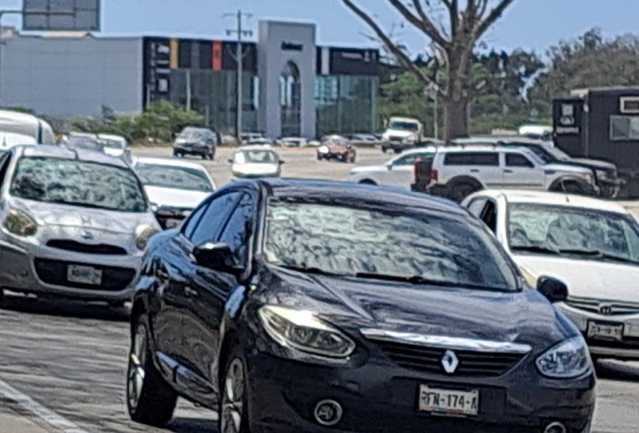 Ingresan a Puerto Vallarta 100 autos por minuto