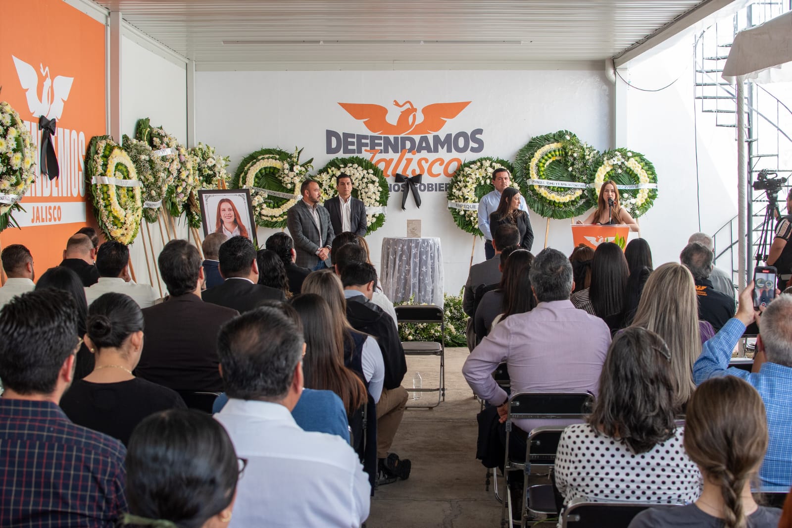 Integrantes de Movimiento Ciudadano en homenaje