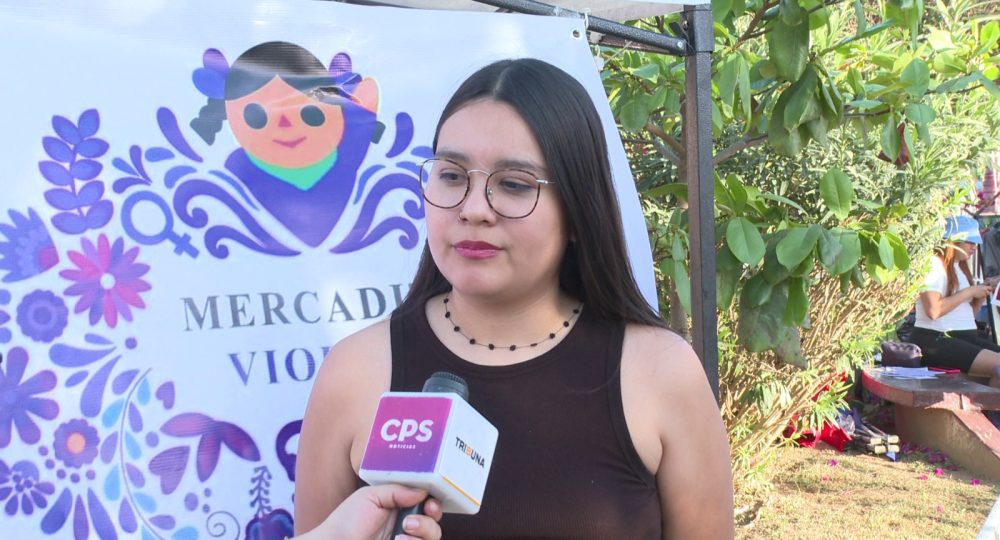 Mayra Arce en el Mercadita Violeta