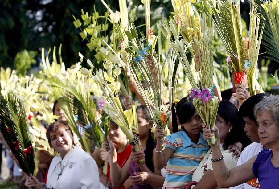 Mujeres celebrando el Domingo de Ramos