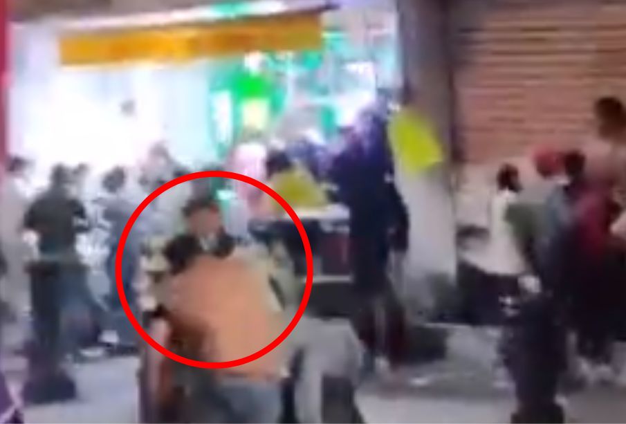 Hombres pelean en medio de Viacrucis de Iztapalapa este Jueves Santo (VIDEO)