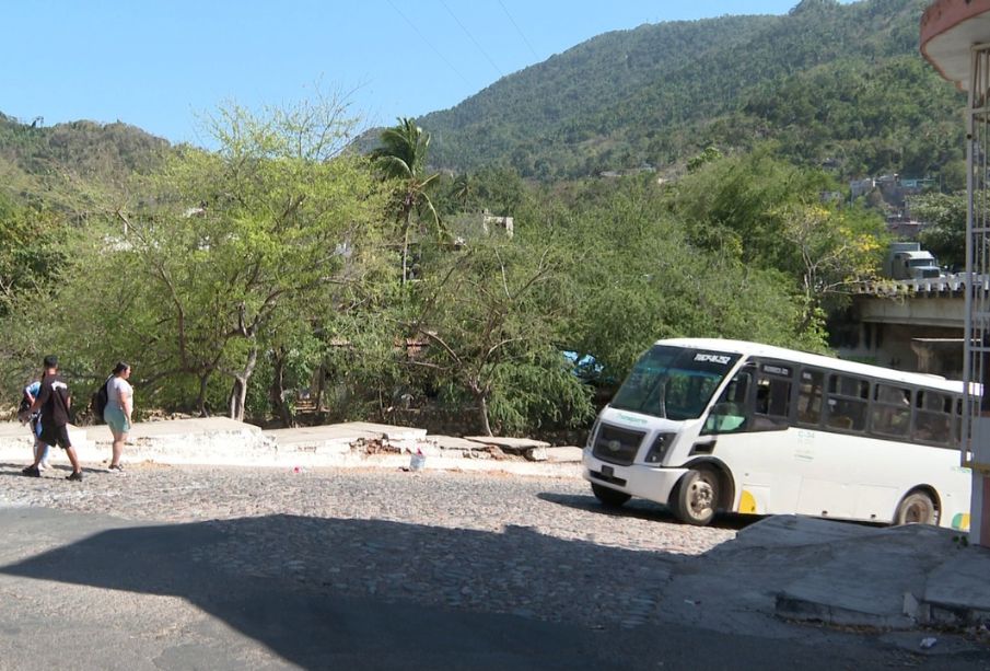 Alumnos no van a la escuela porque no pasa el camión Paso Ancho, aseguran padres