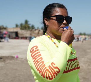 Playas de Bahía de Banderas con bandera amarilla, Viernes Santo