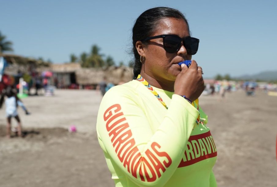 Playas de Bahía de Banderas con bandera amarilla, Viernes Santo