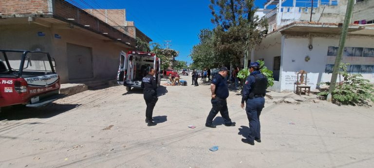 Policias resguardando zona de accidente