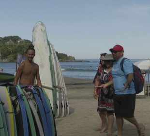 Tablas de surf en la playa