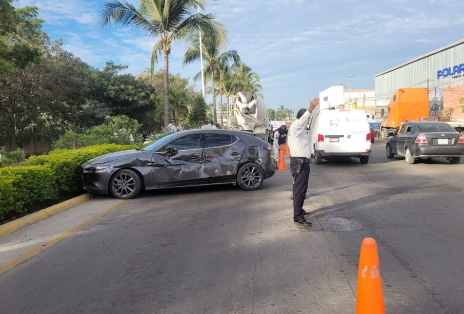 Tránsito movilizando flujo tras accidente