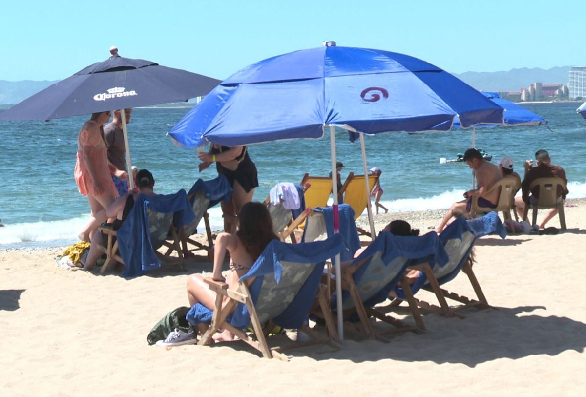 Turistas en playa