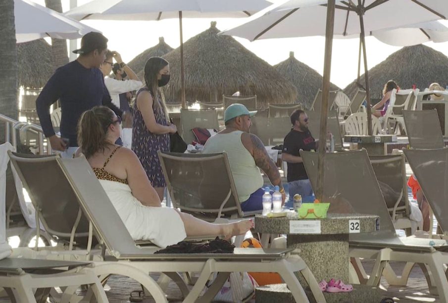 Turistas vacacionando en Vallarta