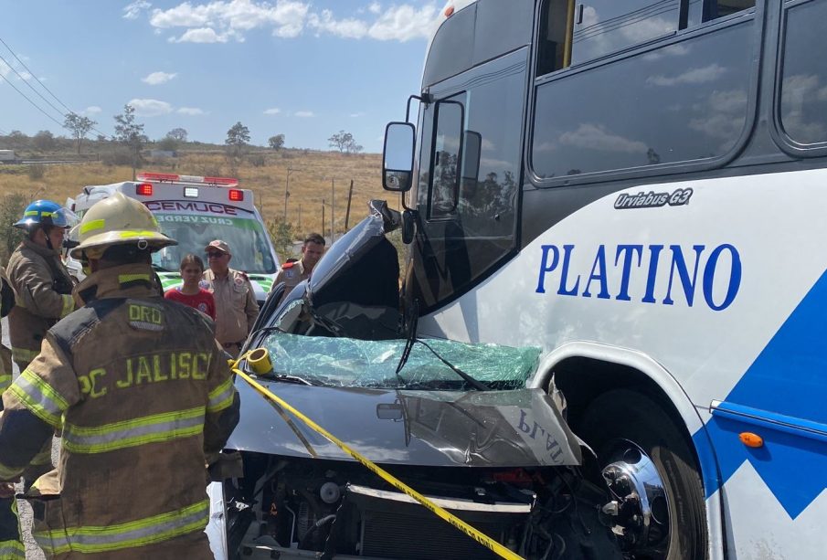 Un muerto y tres heridos leves tras choque en Tonala