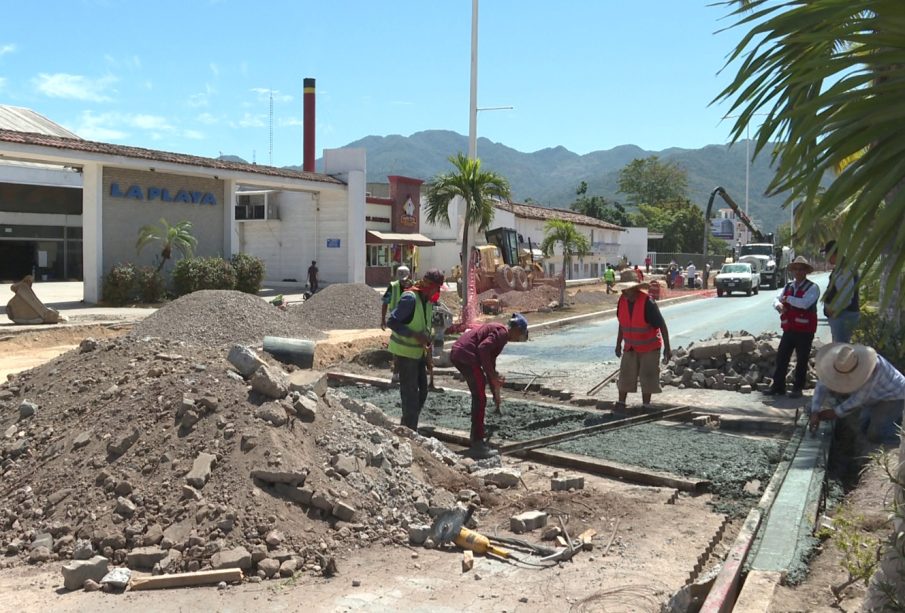 Caos por obras en boulevard Medina Ascencio; hoy también cerraron carril central