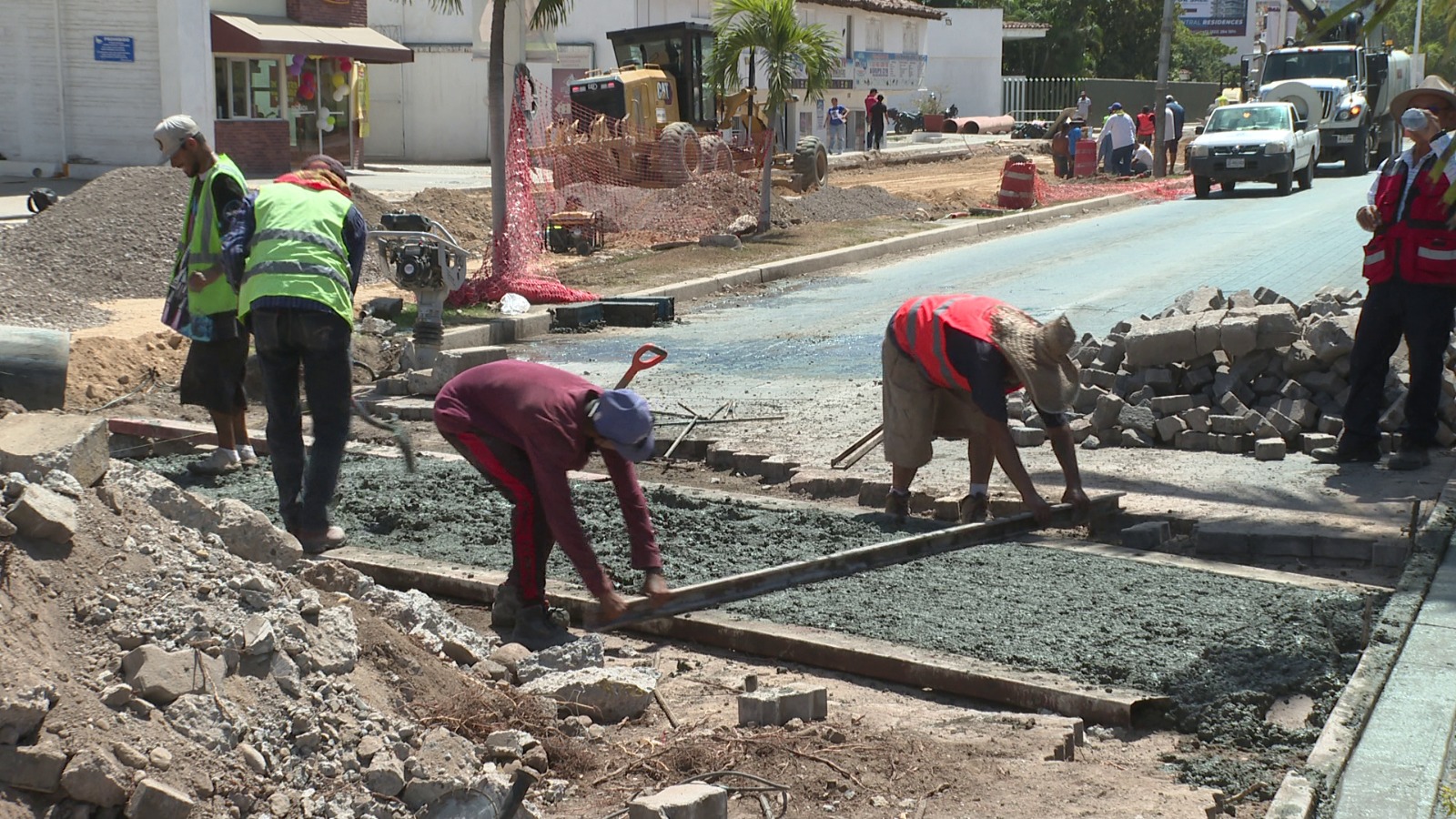 Caos por obras en boulevard Medina Ascencio; hoy también cerraron carril central