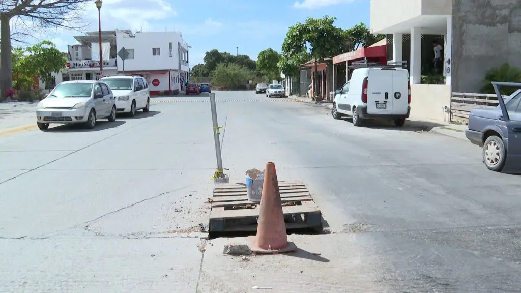 Socavón en calle Mar Báltico de Altavela cumple más de 9 meses sin ser reparado