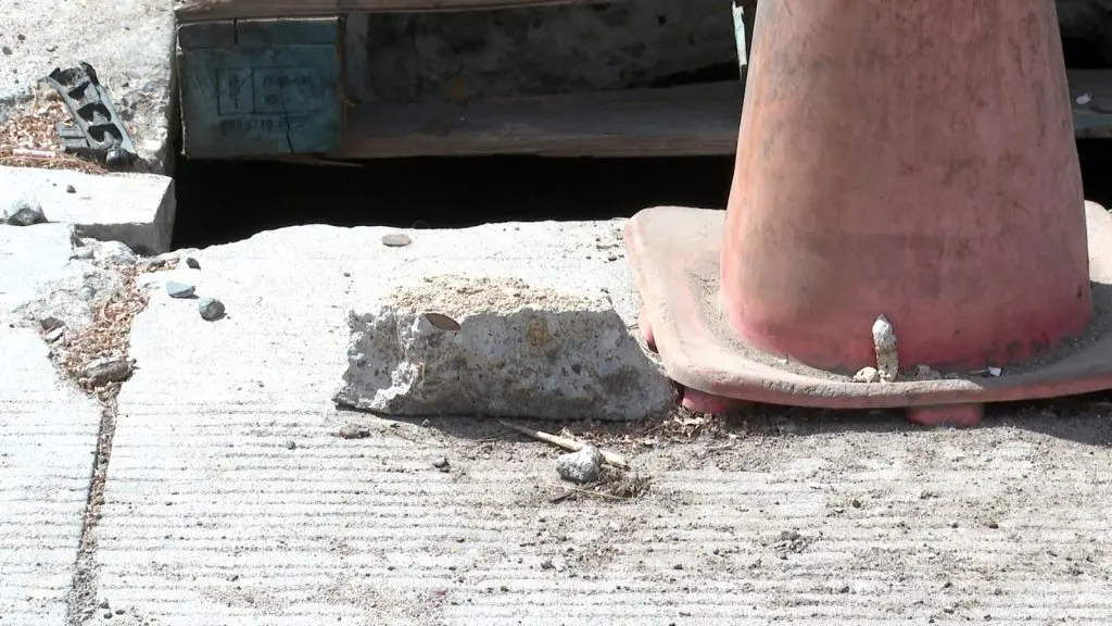 Socavón en calle Mar Báltico de Altavela cumple más de 9 meses sin ser reparado