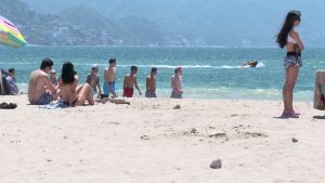 Aumenta número de visitantes en las playas de Vallarta