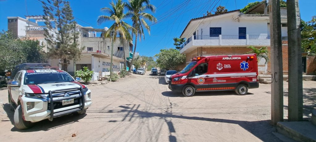 Hombre muerte tras caer de un segundo piso y electrocutarse