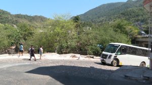 Alumnos no van a la escuela porque no pasa el camión Paso Ancho, aseguran padres