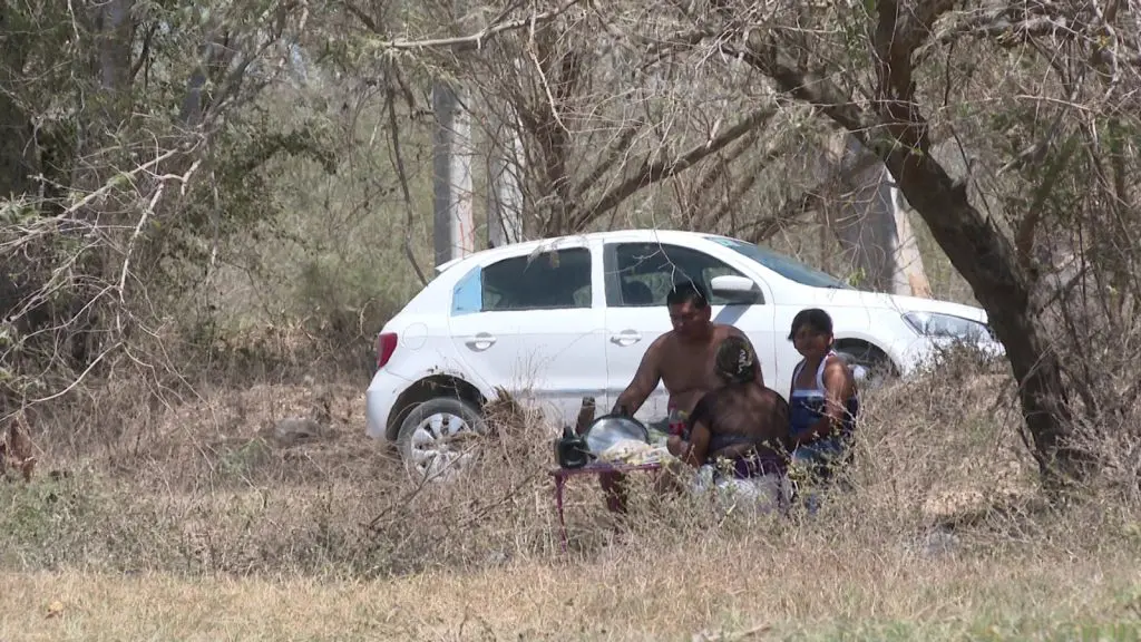 Vallartenses y badebadenses disfrutan del río Mascota durante Semana Santa
