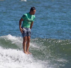 El surfista Heriberto Torres, listo para representar a Puerto Vallarta en Brasil