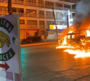 Incendio de vehículo en Guerrero.