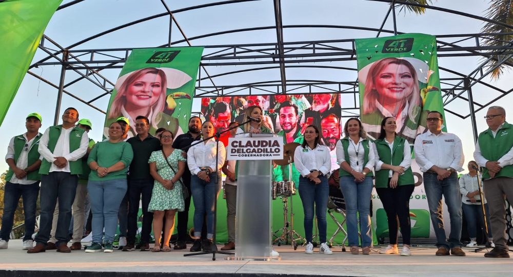 Se divide Claudia Delgadillo entre dos grupos en Vallarta