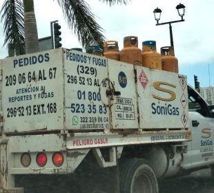 Camión repartidor de gas en Vallarta