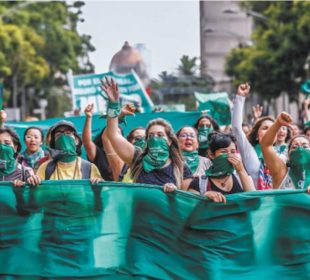 8M: ¿Cuál es el significado de los colores verde, morado y rosa en el movimiento Feminista?