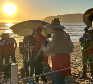 ¡Estalla polémica! Mazatlán impone restricciones para músicos de banda en zona turística