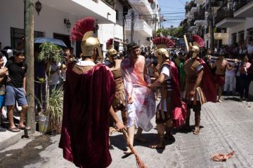 Centro de Puerto Vallarta revive la Pasión y muerte de Jesucristo