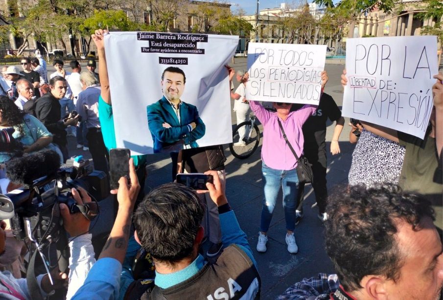 Manifestación por periodista de Jalisco desaparecido