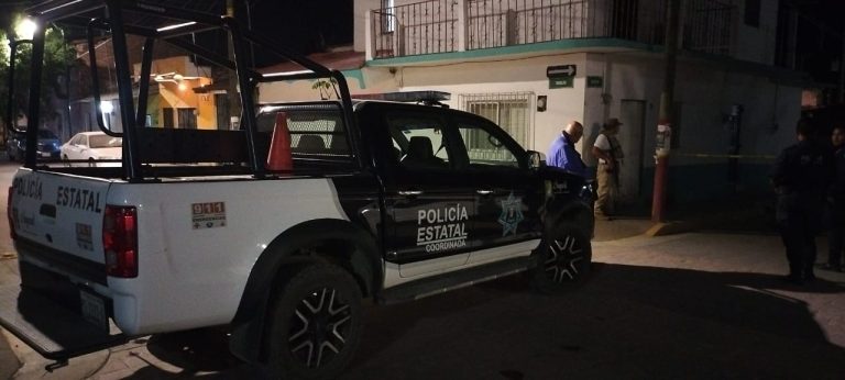 patrulla estata afuera de las oficinas de la Bahía