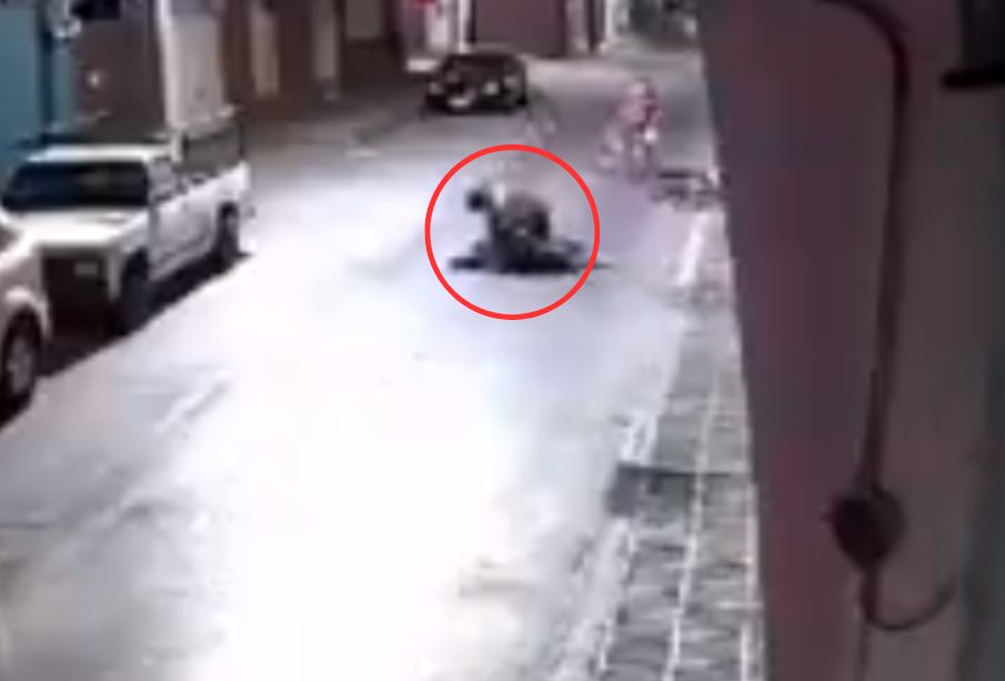 (VIDEO) Menores son golpeadas por clínica mental de SLP; "me va a matar", gritan