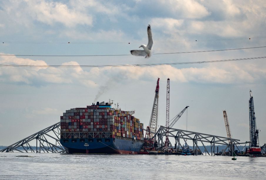 Puente de Baltimore: Siguen las labores de remoción de contenedores del barco que chocó