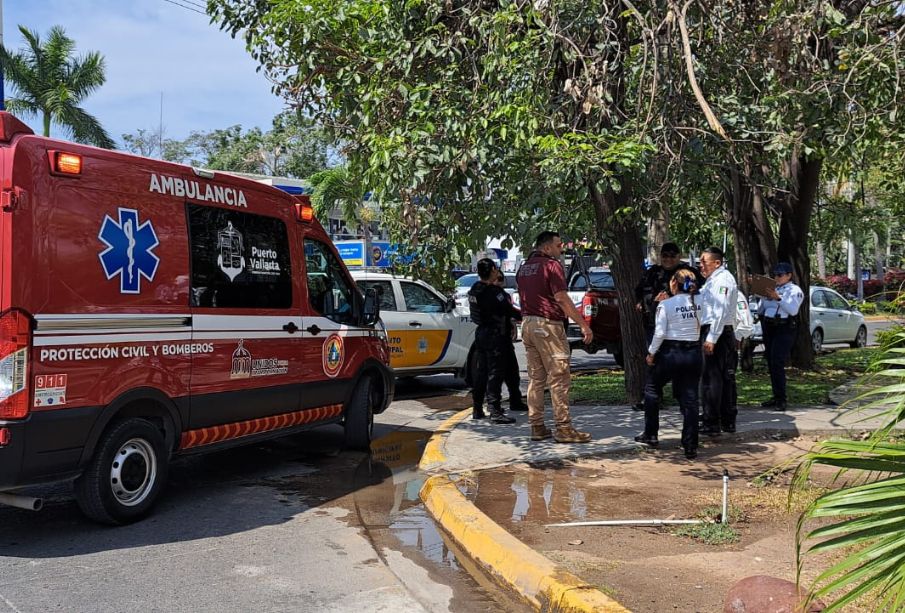 Atropellan a menor en semáforo de Las Moras, Puerto Vallarta