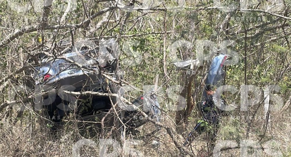 Auto volcado en barranco