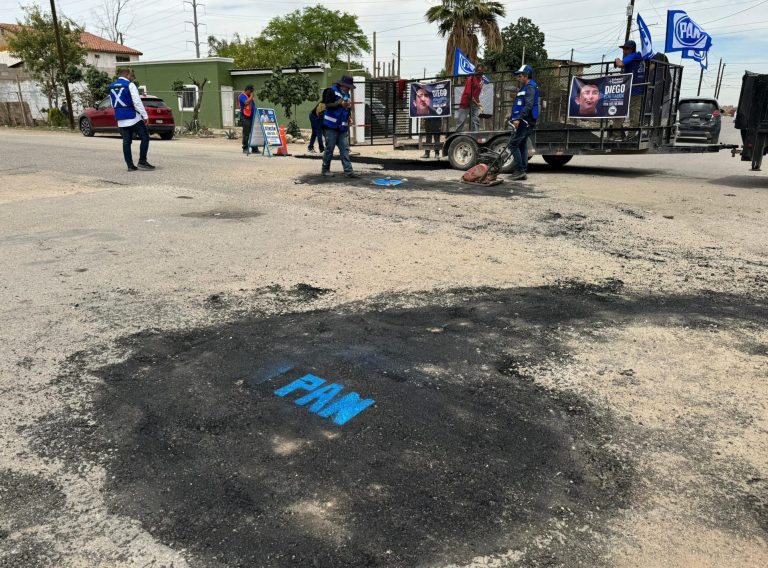 Bache tapado con logo del PAN