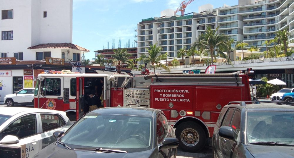 Camión de bomberos en Plaza Neptuno