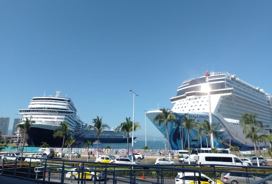 Cruceros en Vallarta arribando durante abril