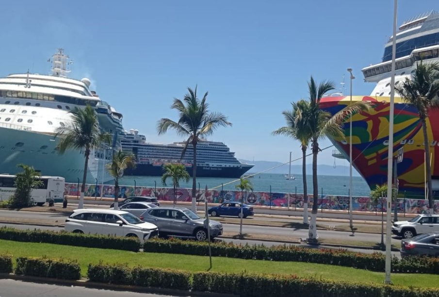 Cruceros en marina de Puerto Vallarta