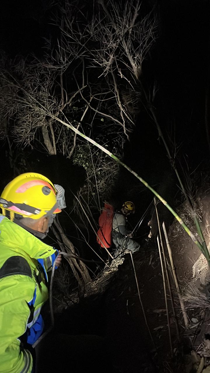 Elementos de emergencia en labores de rescate