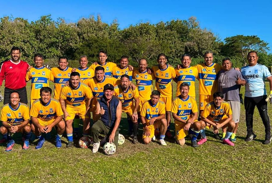 Equipo que clasificó a la final de la Liga dominical Vallarta Premier