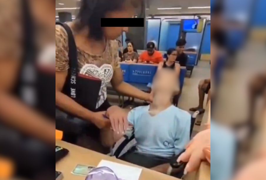 (VIDEO) ¡Impactante! Mujer lleva cadáver de su "tío" a banco de Brasil para firmar préstamo