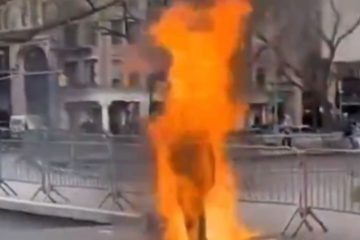 Muere el hombre que se prendió fuego ante la Corte de NY durante el juicio de Trump