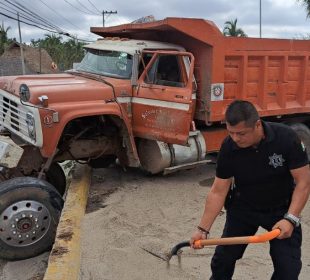 Accidente en Las Juntas provoca caos vial y choque de autos