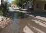 Fuga de agua en calles Clavel y Bugambilias