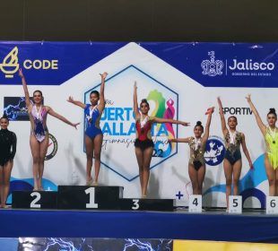 Gimnastas en el podium