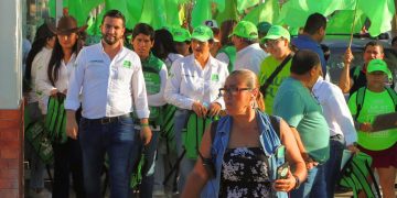 Luis Munguía recorriendo las calles de la Mojoneras