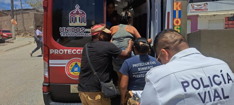 Mujer subiendo a ambulancia